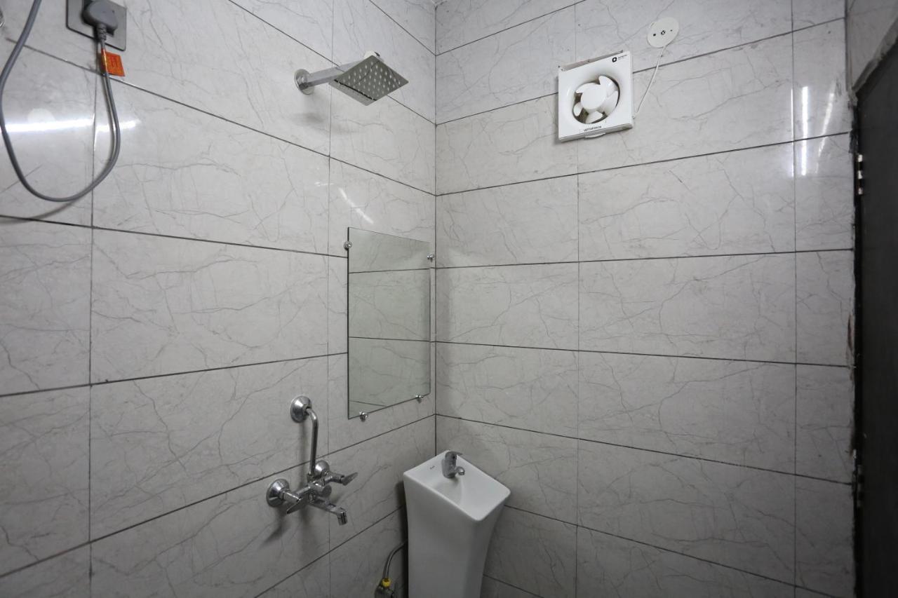 Hotel Twamev Couple Friendly Laxmi Nagar Neu-Delhi Exterior foto