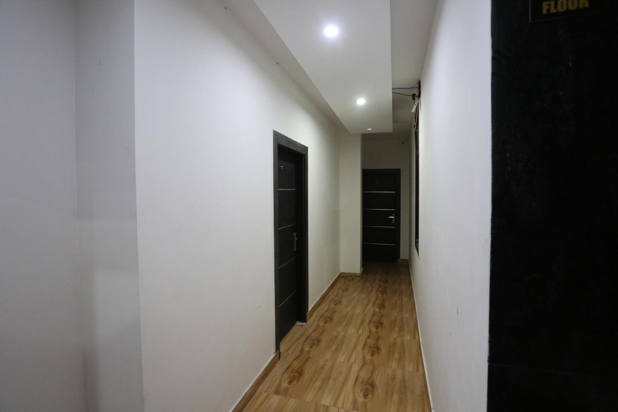 Hotel Twamev Couple Friendly Laxmi Nagar Neu-Delhi Exterior foto